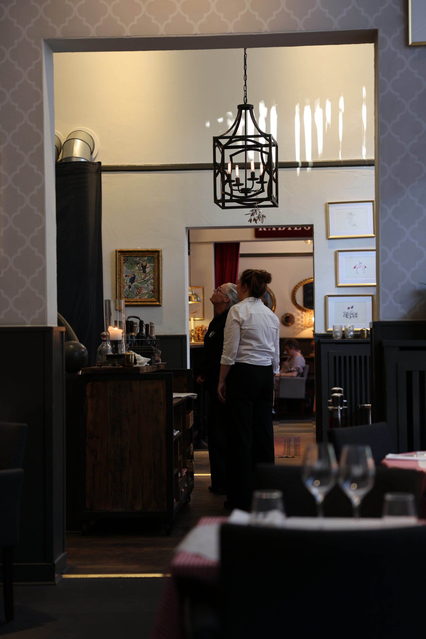Chèvre chaud, konfiteret and og god betjening på fransk brasserie i Helsingborg. Et ægte brasseriebesøg med klassiske retter og flot atmosfære.
