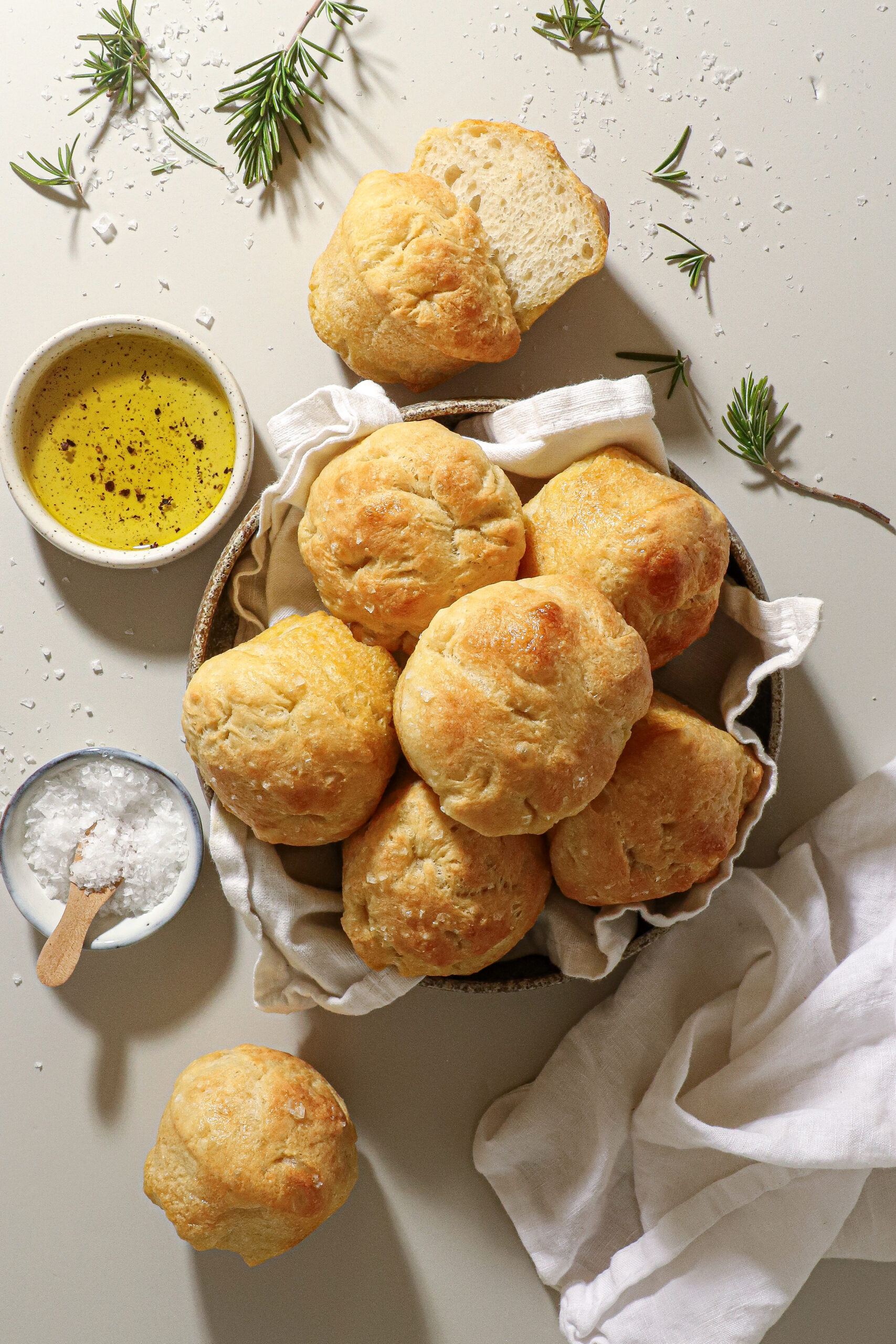 Focaccia muffins – Kuvertbrød med klassisk focaccia konsistens