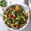 Pastasalat med bagte tomater, aubergine og parmesan – Opskrift