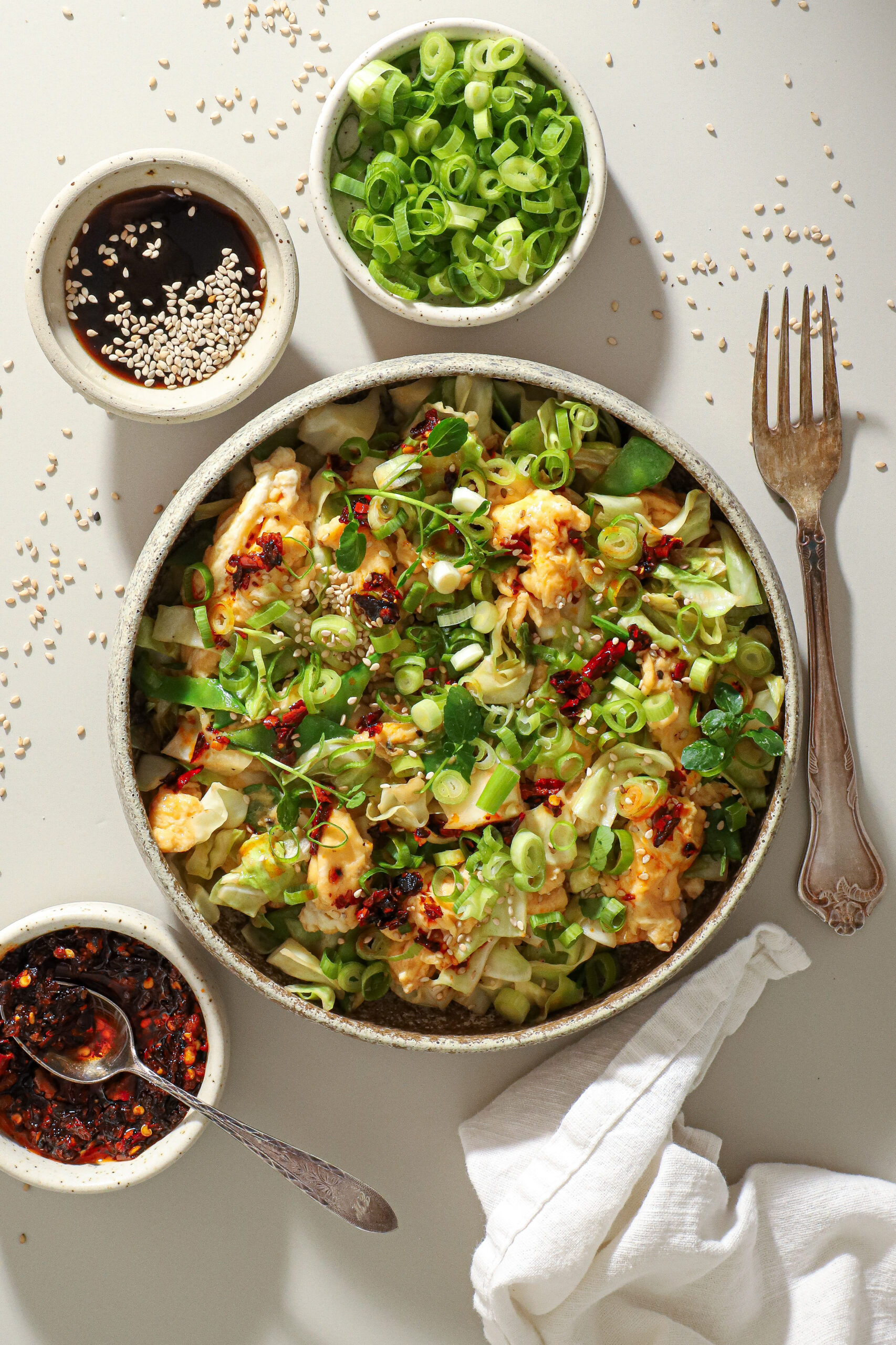 Asiatisk scrambled eggs med spidskål – Sund morgen og frokost