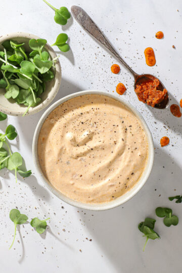 Cremet pestodressing – Nem opskrift på dressing med pesto