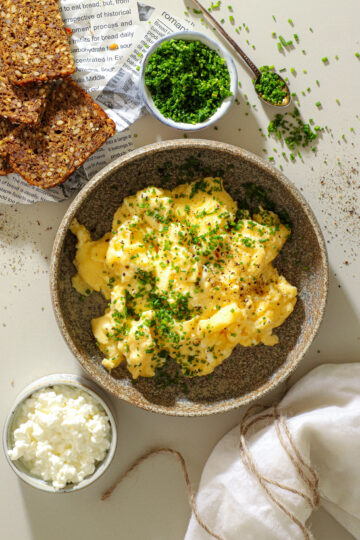 Røræg med hytteost - Proteinrig scrambled eggs med hytteost