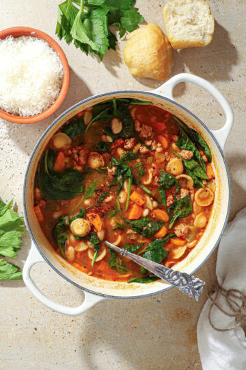 One pot bønnesuppe med salsiccia – Toscansk inspireret suppe