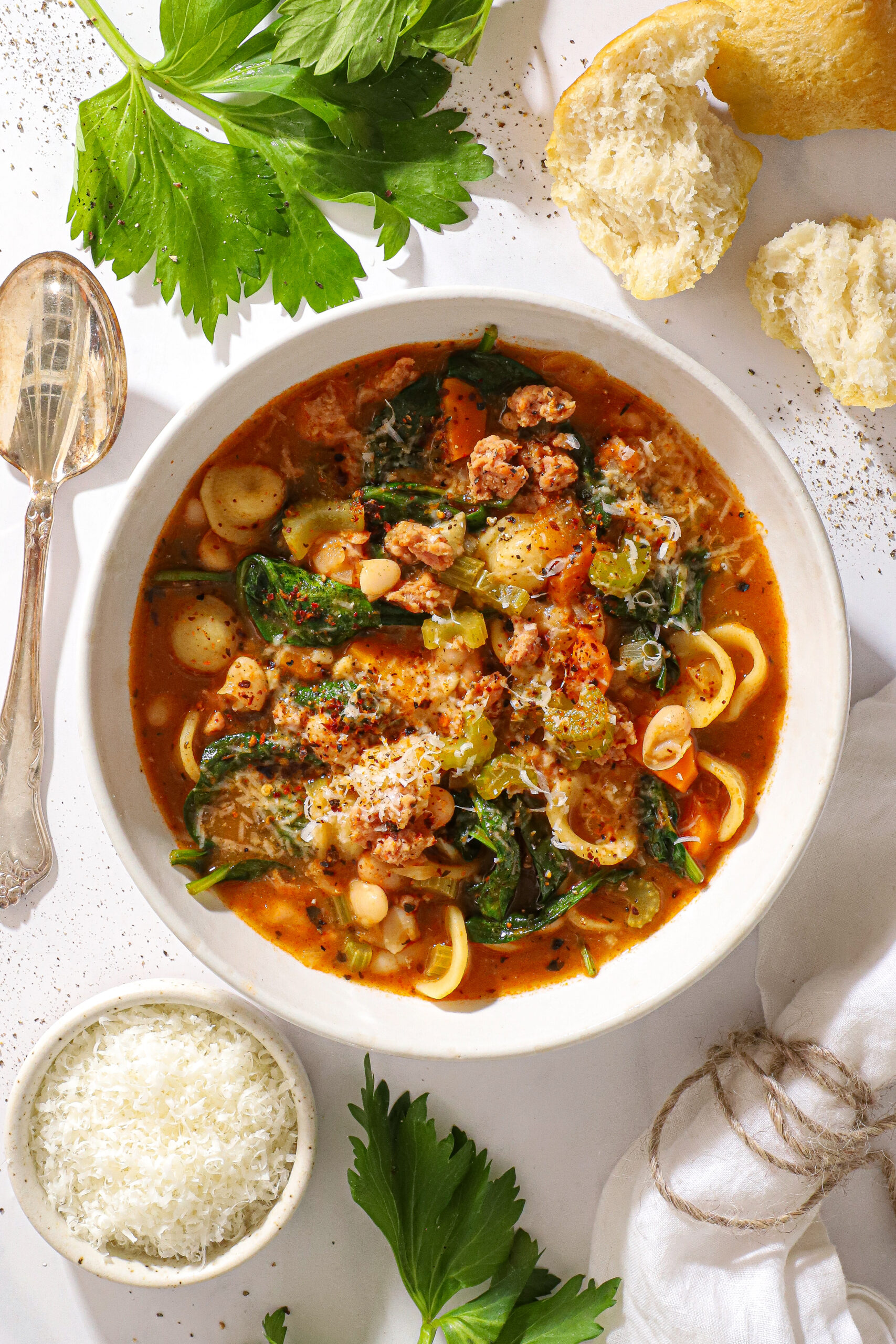 One pot bønnesuppe med salsiccia – Toscansk inspireret suppe