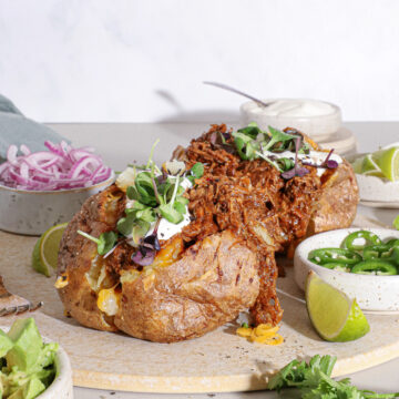 Fyldte bagekartofler med mexicansk braiseret nakkefilet – Nem restemad