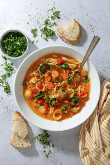 Cremet Cajun kyllingesuppe med pasta – Nem og børnevenlig suppe
