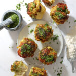 Focaccia muffins med pesto og mozzarella - Svampede og lækre brød