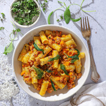 Pasta med salsiccia, græskar og salvie – Efterårspasta uden fløde