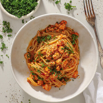 Pasta med nduja og laks – Simpel og smagfuld pastaret på 15 minutter