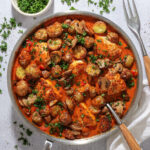 Kylling i paprikasauce med sprøde kartofler – Nem og cremet panderet