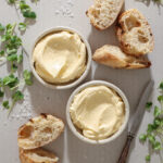 Pisket brunet smør - Luftigt smør med nøddesmag