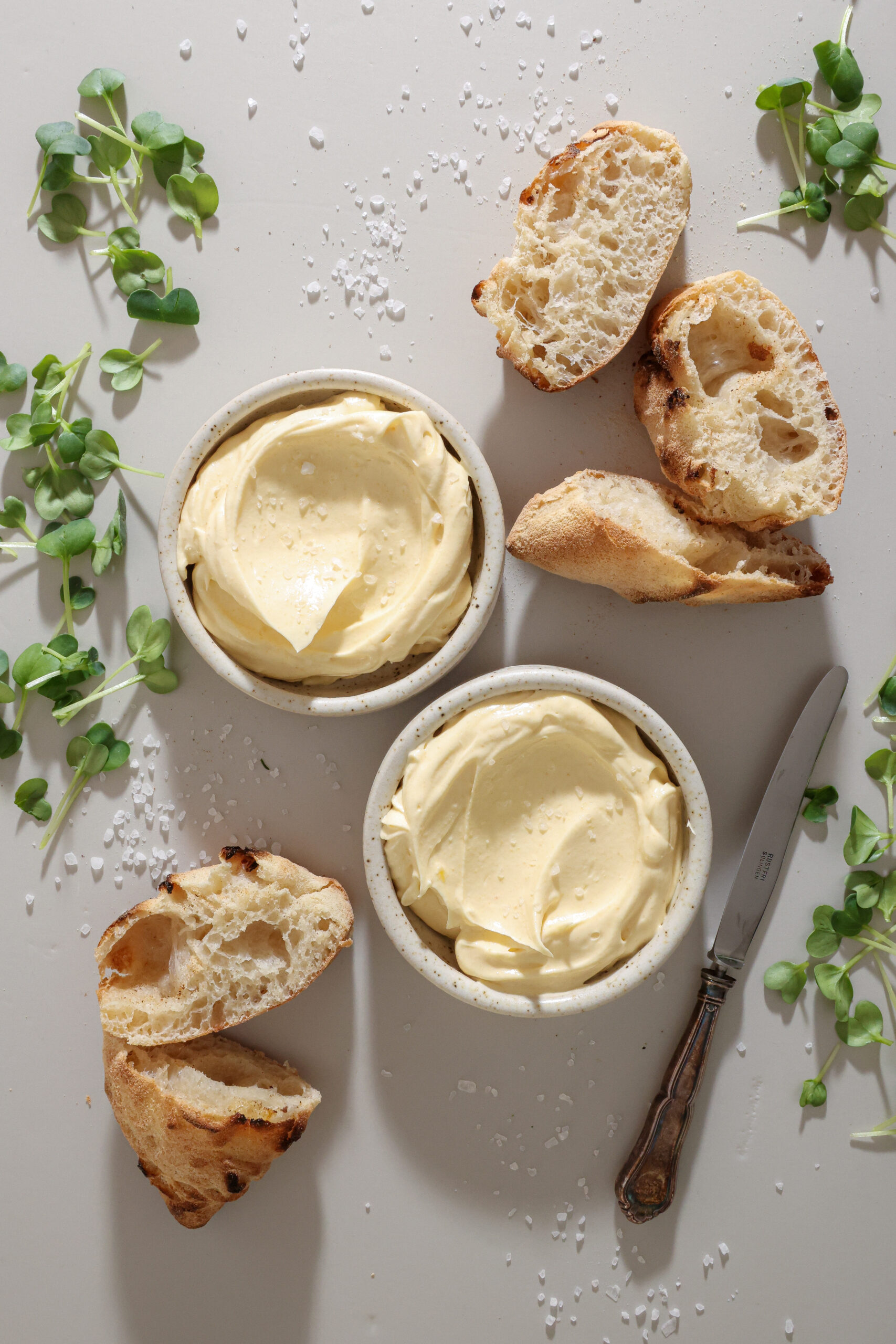 Pisket brunet smør - Luftigt smør med nøddesmag