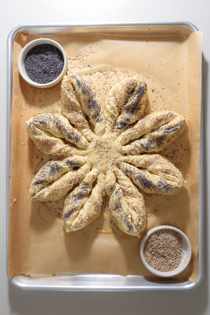 Stjernebrød med ost – Fyldt med hvidløgsost og to slags revet ost