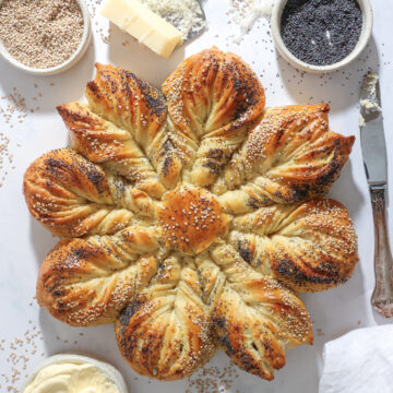 Stjernebrød med ost – Fyldt med hvidløgsost og to slags revet ost
