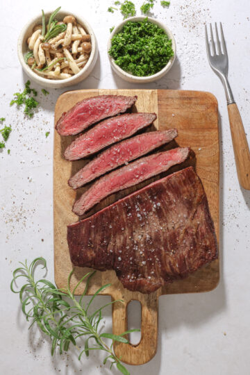 Flanksteak på panden – Sådan steger du den perfekt