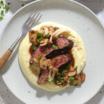 Flanksteak, kartoffelpuré med brunet smør og svampe