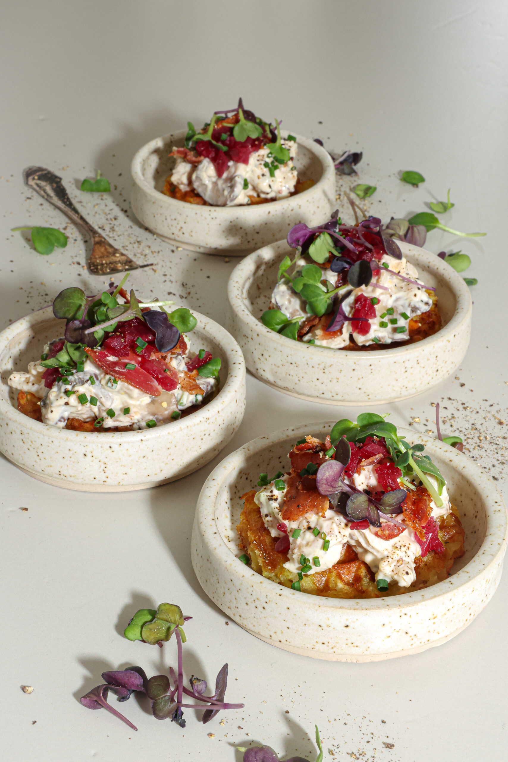 Sprøde röstivafler med hønsesalat – Nem appetizer eller forret