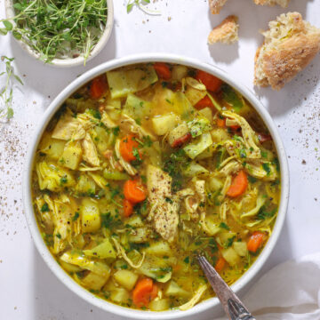 Kålsuppe med kylling og karry – Nem og kaloriefattig efterårssuppe