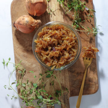 Karamelliserede løg – Nem opskrift på brunede løg på panden