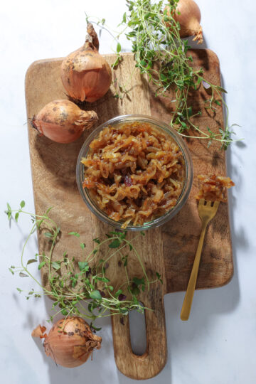 Karamelliserede løg – Nem opskrift på brunede løg på panden