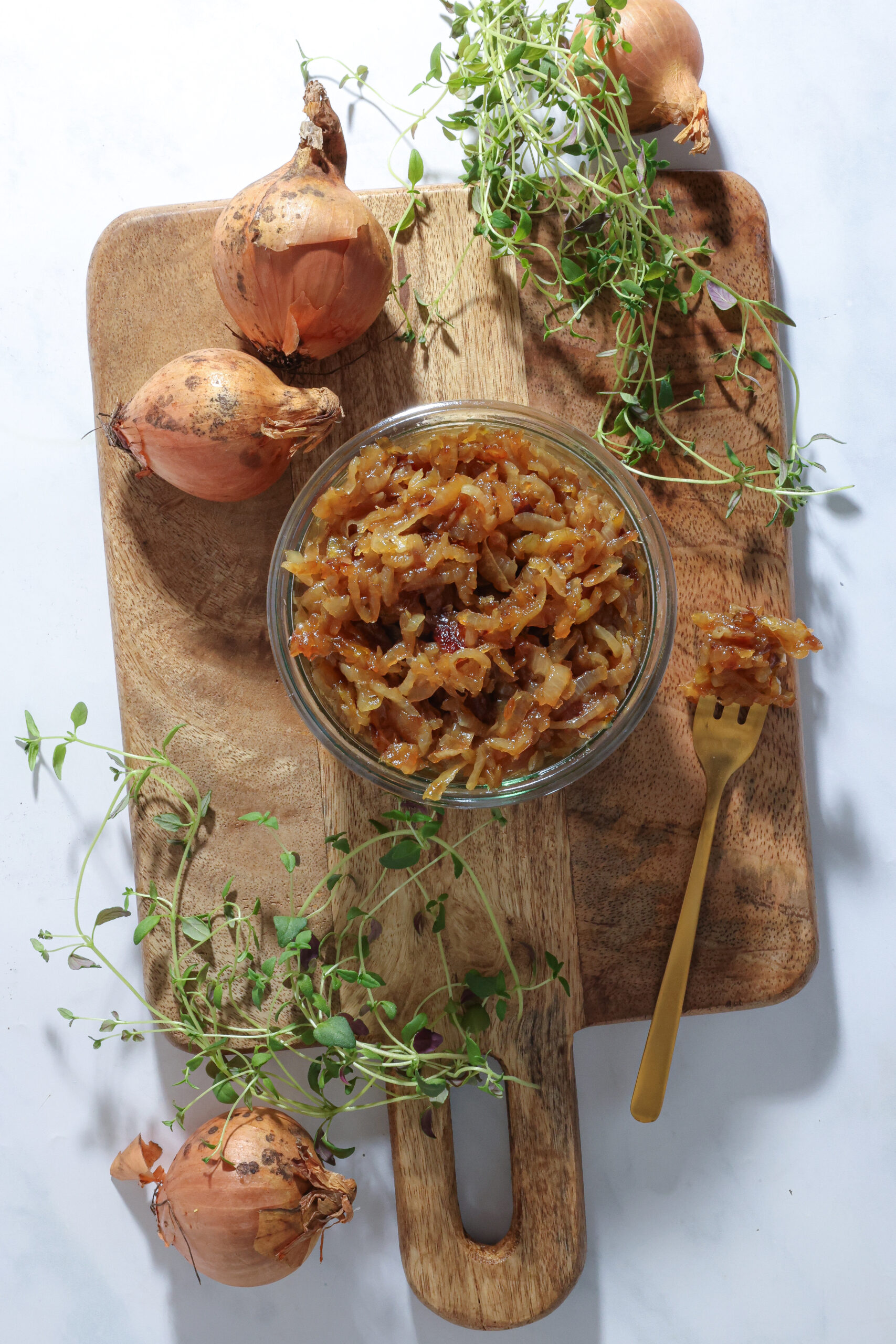 Karamelliserede løg – Nem opskrift på brunede løg på panden