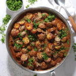 Kødboller i cremet svampesauce med sprøde kartofler