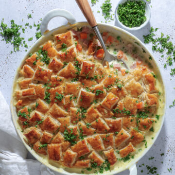 Tartelettærte med stuvede ærter og gulerødder - Tærte med butterdejslåg