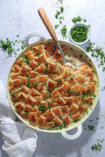 Tartelettærte med stuvede ærter og gulerødder - Tærte med butterdejslåg