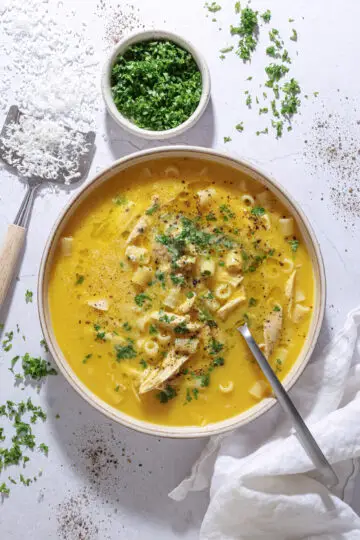 Nonnas Pastina Suppe - Italiensk penicillin suppe med kylling