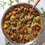 Marry Me kyllingekødboller med sprøde kartofler og cremet sauce