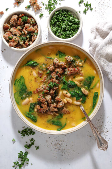 Italiensk grøntsagssuppe med bønner og salsiccia - nem opskrift