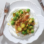 Citronkylling med fetacreme, stegt rosenkål og perlecouscous