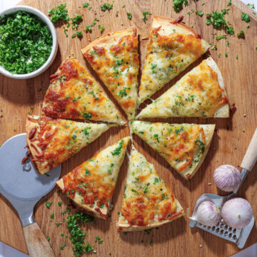 Tortilla-hvidløgsbrød med ost – Nemt og snasket ostebrød på 20 minutter