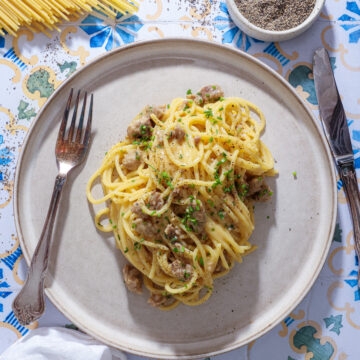 Salsiccia carbonara – Cremet pasta med italiensk pølse