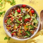 Salat med perlecouscous, kikærter og tomat - Nem og hurtig