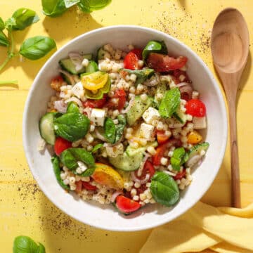Tomatsalat med perlecouscous og feta - Nem og hurtig opskrift