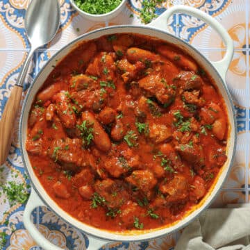 Braiseret nakkefilet i cremet paprikasauce - Nem simremad