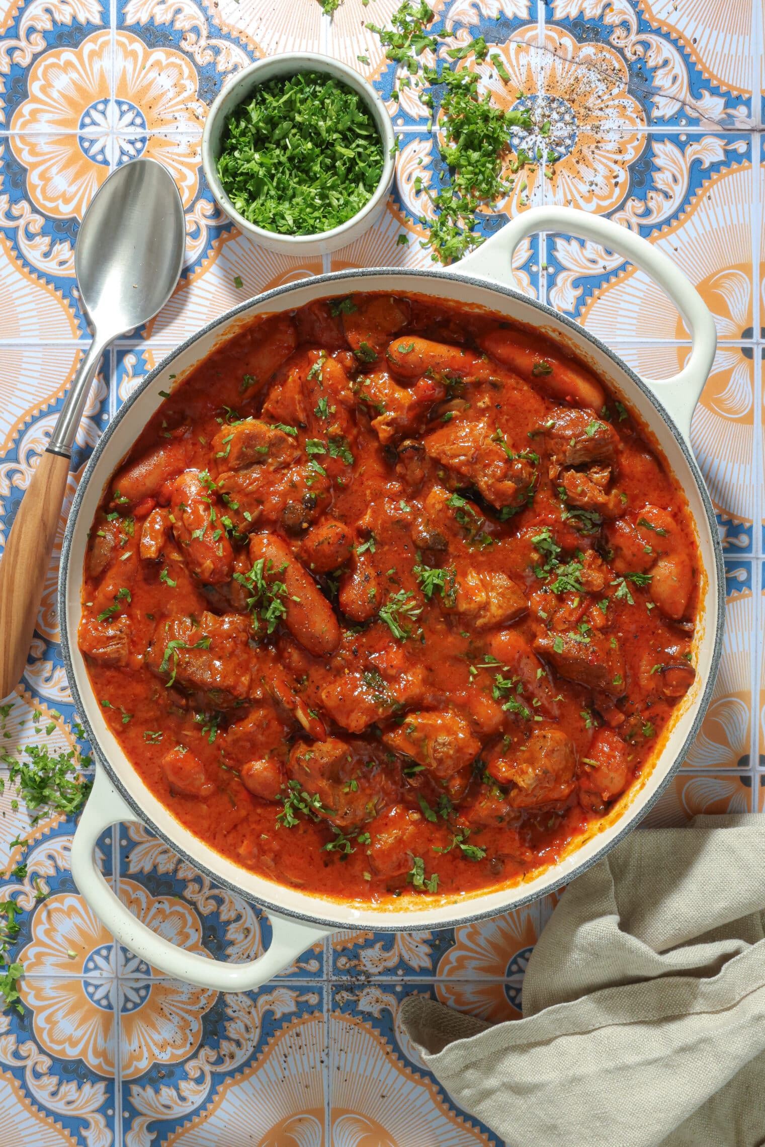 Braiseret nakkefilet i cremet paprikasauce - Nem simremad