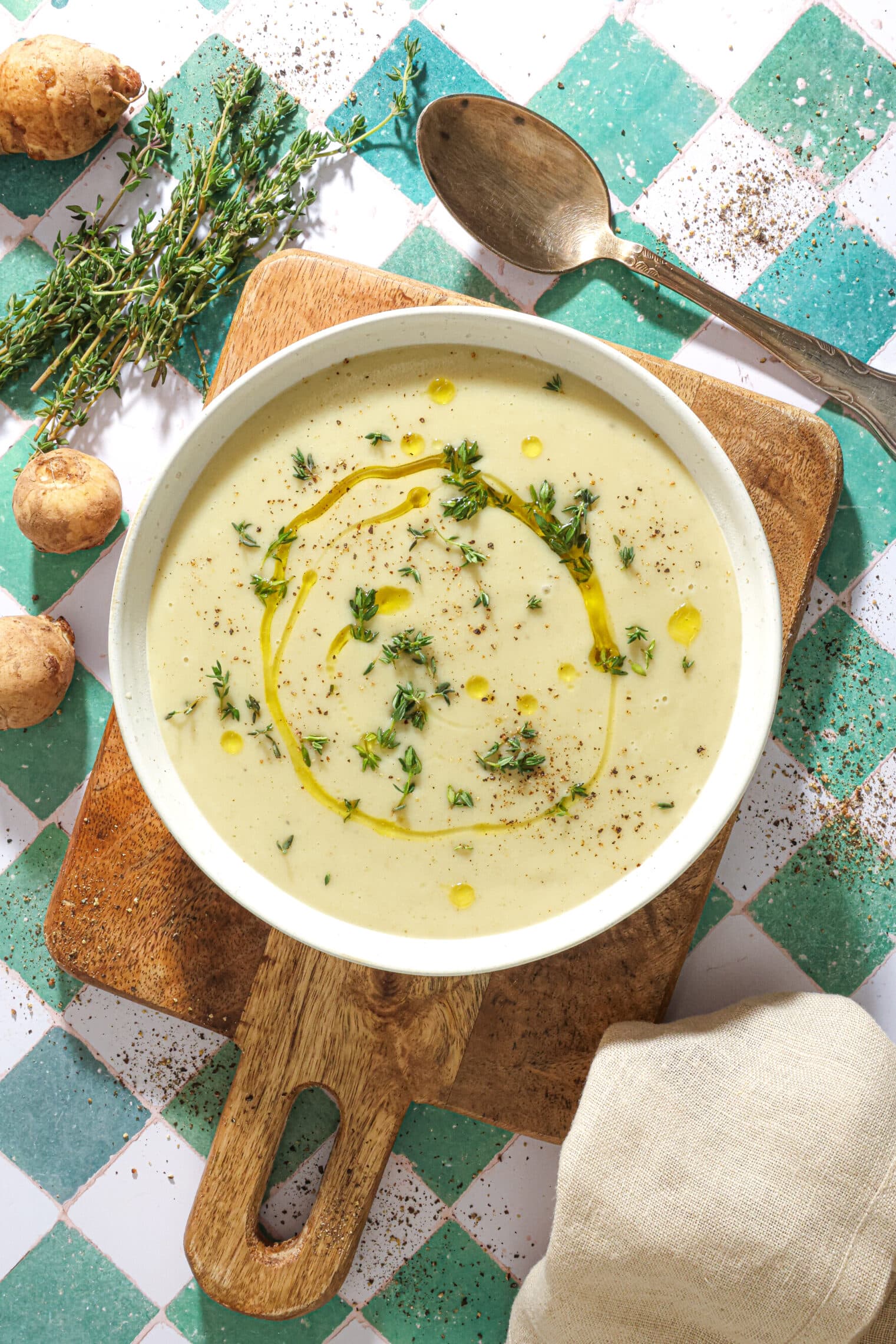 Cremet jordskokkesuppe – Nem og silkeblød suppe med jordskokker