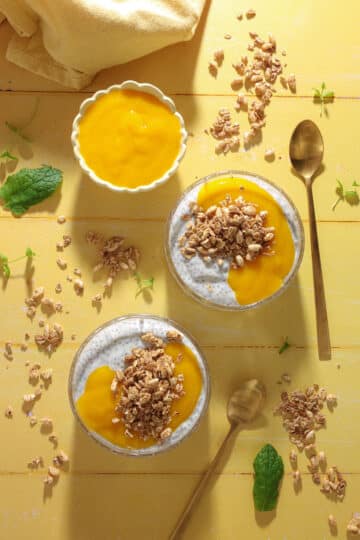 Chiagrød med skyr og mango - nem og cremet morgenmad