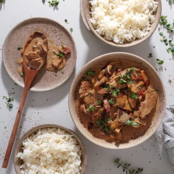 Mørbradgryde med svampe og pancetta - Nem gryderet med mørbrad