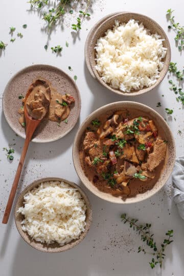 Mørbradgryde med svampe og pancetta - Nem gryderet med mørbrad