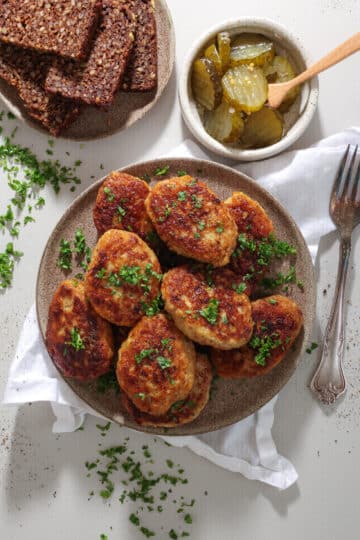 Kyllingefrikadeller – Saftige og klassiske frikadeller med kylling