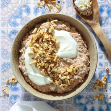 Overnight oats a la gulerodskage – Nem køleskabsgrød med gulerod