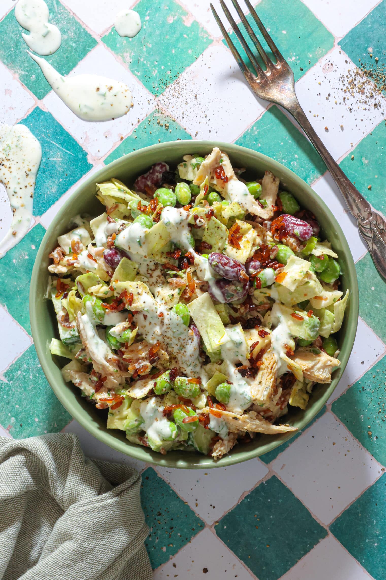 Rissalat med sprøde ris, cajun kylling og ranch dressing