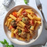 Pasta med kødboller, friske tomater og fløde – Cremet pastaret