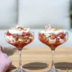 Trifli med rabarber og crumble – Nem sommerdessert med mascarpone