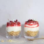 Cheesecake med rabarber - Nem dessert med rabarberkompot