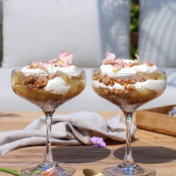 Æbletrifli med crumble og mascarpone – Nem dessert med æblegrød