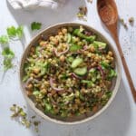 Salat med perlecouscous, kikærter og pistacie – Nem og mættende salat